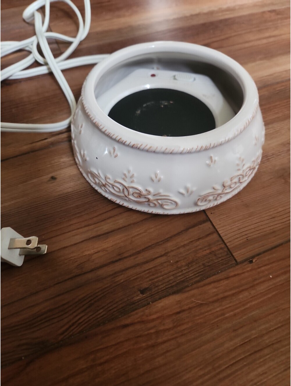 White Ceramic With Scroling Design Candle Wax Melter Warmer Burner!